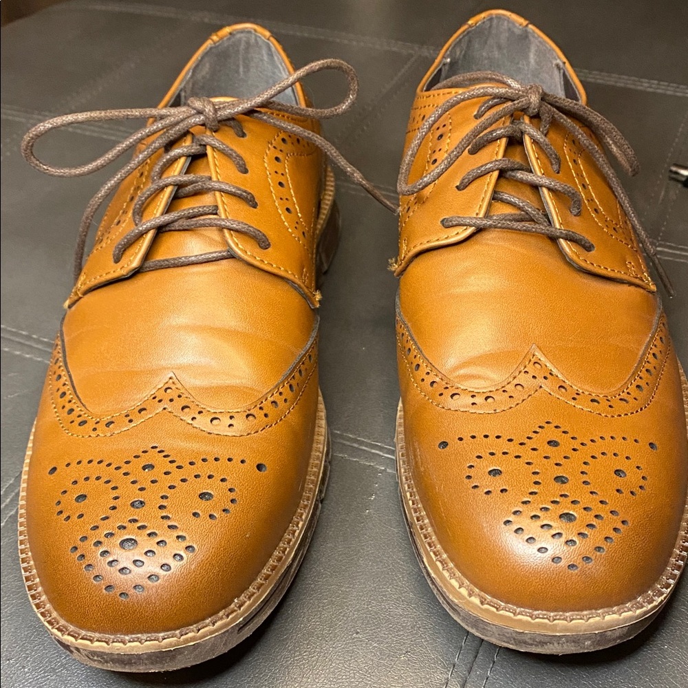 HEEZ Men’s Lace Up Wingtip Oxford Shoes